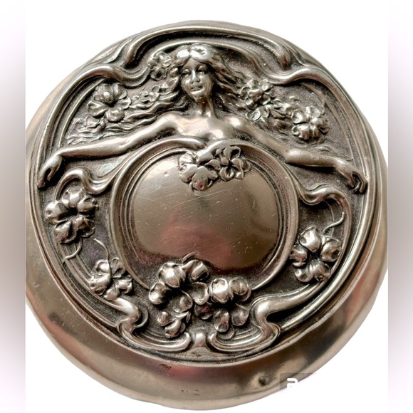 Antique Art Nouveau Powder Box - Picture 2 of 5